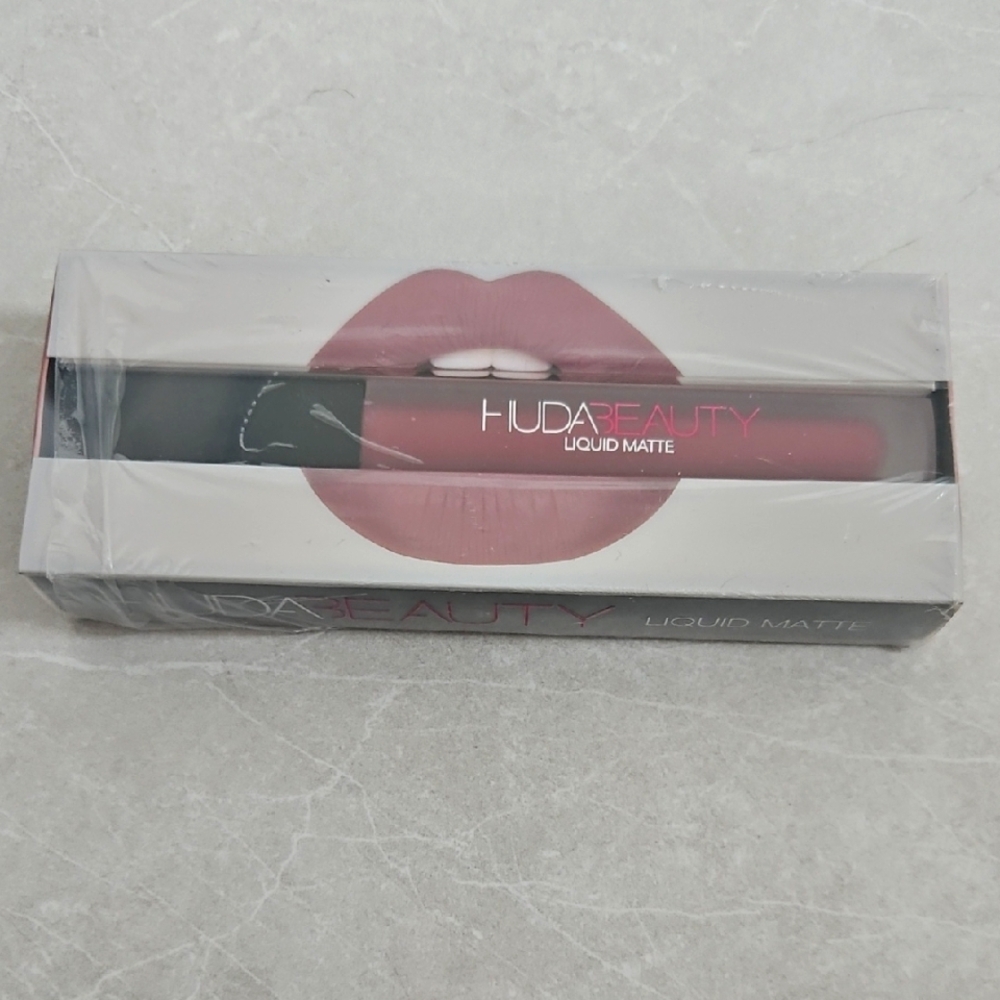 HUDA BEAUTY Liquid Matte Lipstick - Muse